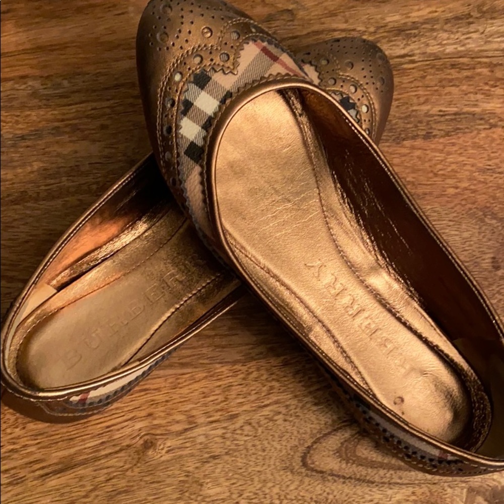 Beautiful Burberry wingtip ballet shoe